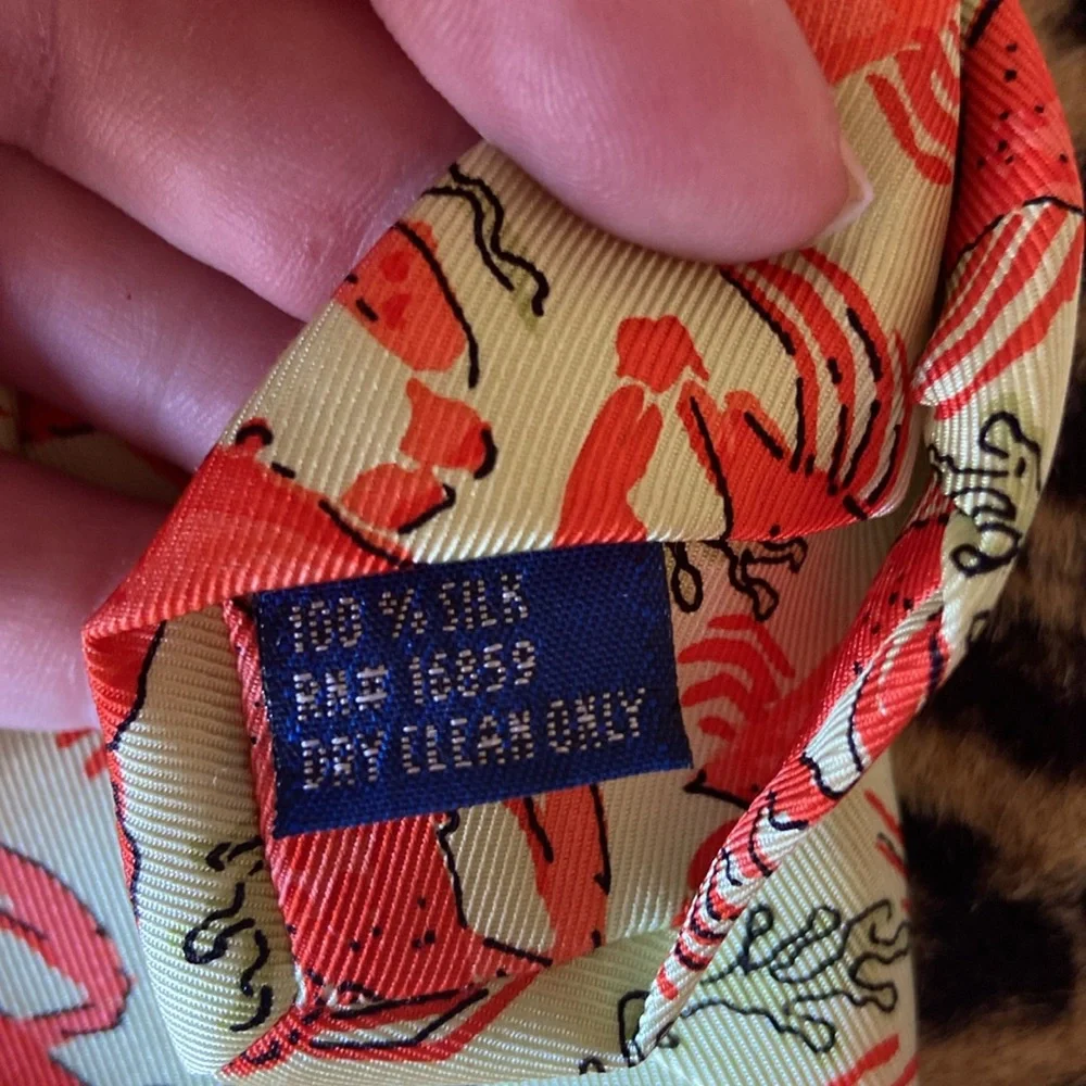 J. McLaughlin  100% Silk‎ Crab Tie